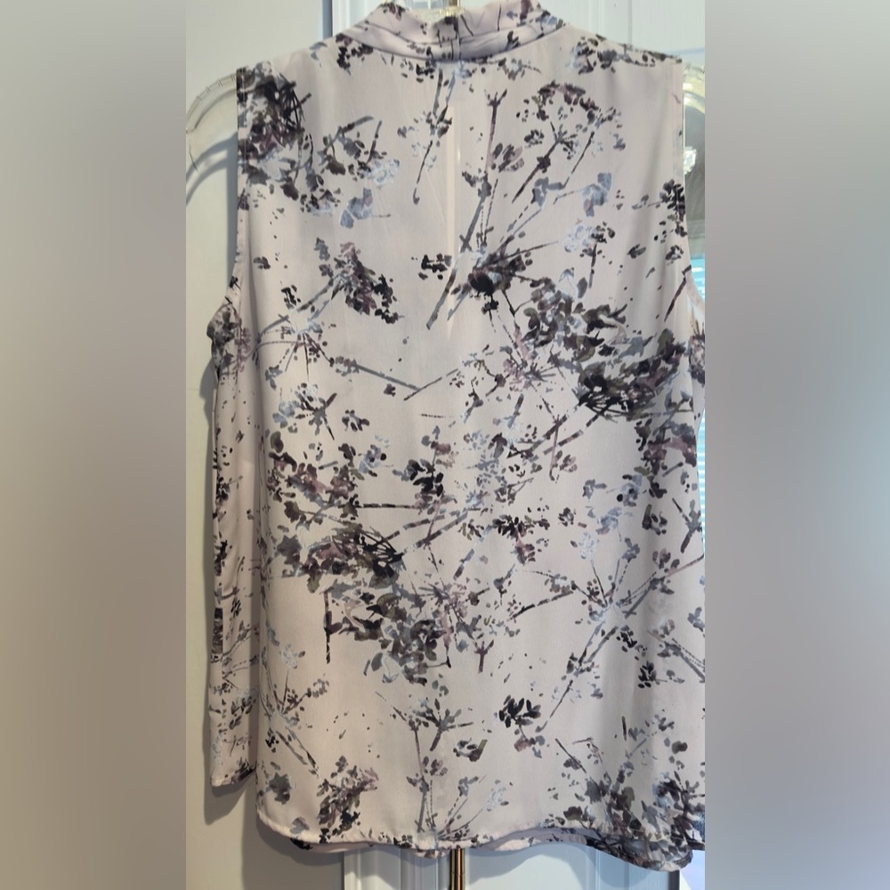 Bar III Floral Print Sleeveless Blouse - pale lavender and Plum - Picture 4 of 4